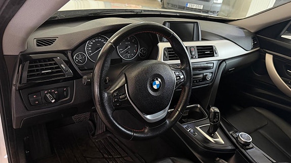 BMW 320d 11 of 17