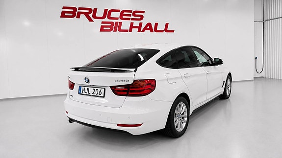 BMW 320d 2 of 5