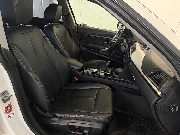 BMW 320d 14 of 17