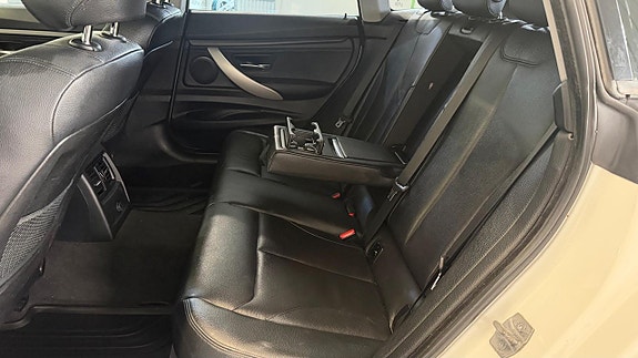 BMW 320d 12 of 17