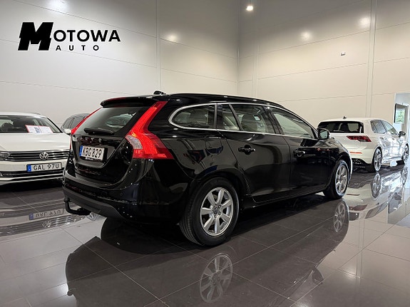 Volvo V60 2 of 5