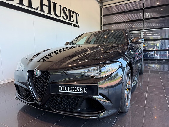 Alfa Romeo Giulia Quadrifoglio 3 of 5