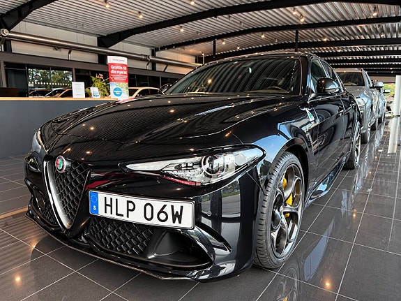 Alfa Romeo Giulia Quadrifoglio 2 of 19
