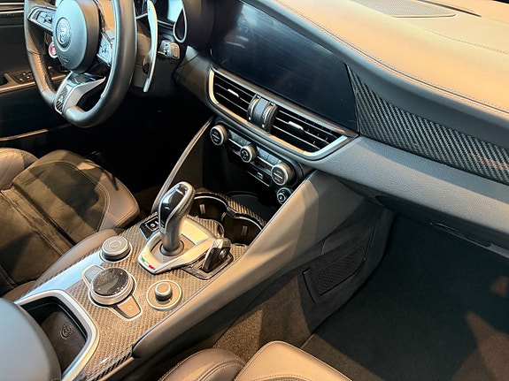 Alfa Romeo Giulia Quadrifoglio 17 of 19
