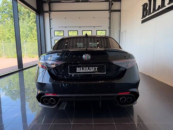 Alfa Romeo Giulia Quadrifoglio 5 of 5