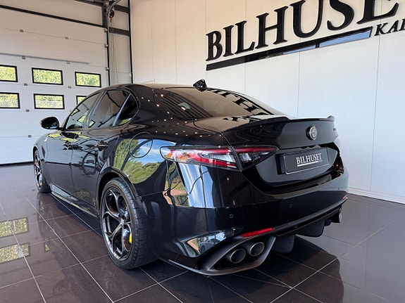 Alfa Romeo Giulia Quadrifoglio 4 of 5