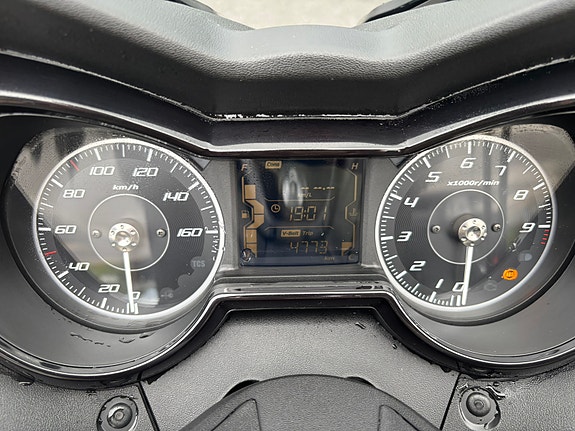 Yamaha X-MAX 300 TECHMAX 5 of 5