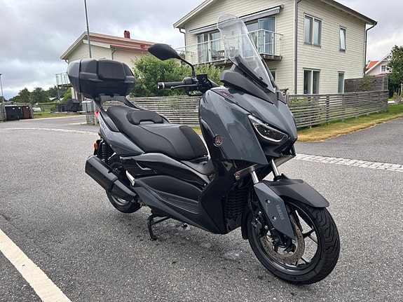 Yamaha X-MAX 300 TECHMAX 4 of 5