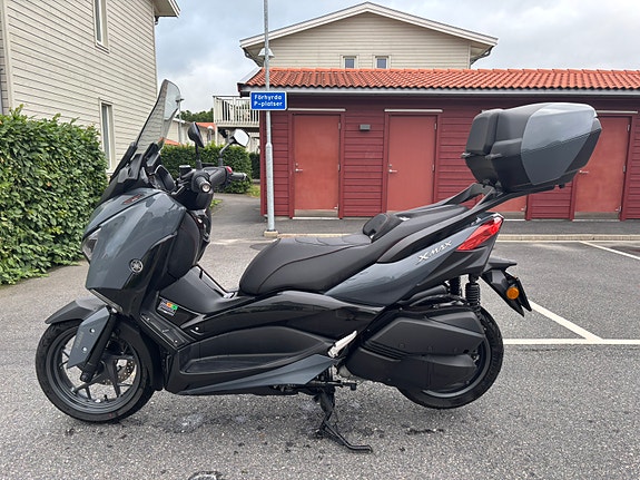 Yamaha X-MAX 300 TECHMAX 3 of 5