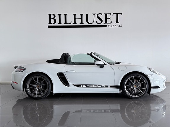 Porsche 718 Boxster 4 of 15