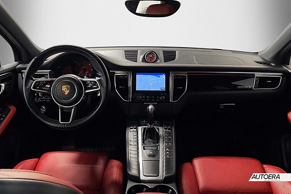 Porsche Macan S 13 of 28