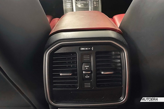Porsche Macan S 26 of 28
