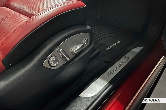 Porsche Macan S 18 of 28