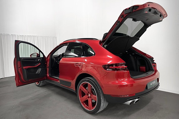 Porsche Macan S 10 of 28