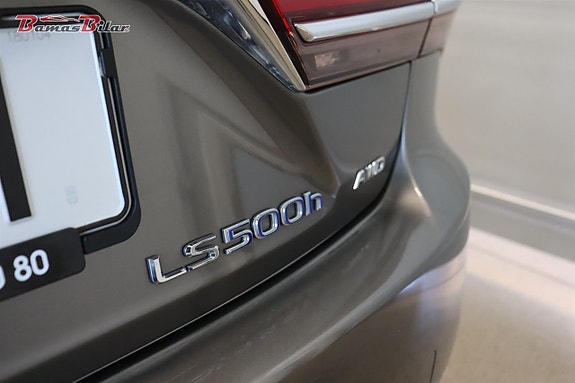 Lexus LS500h 24 of 25