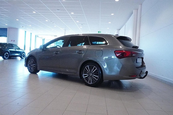 Toyota Avensis 3 of 5