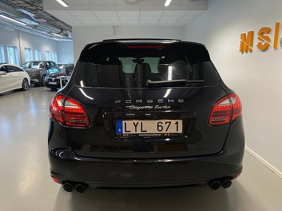 Porsche Cayenne Turbo 5 of 5