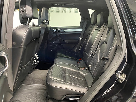 Porsche Cayenne Turbo 15 of 22