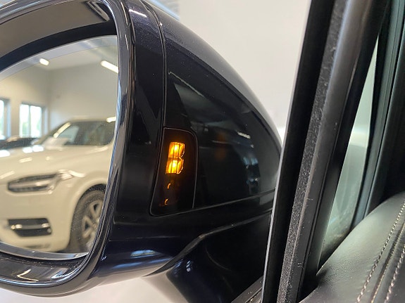 Porsche Cayenne Turbo 9 of 22