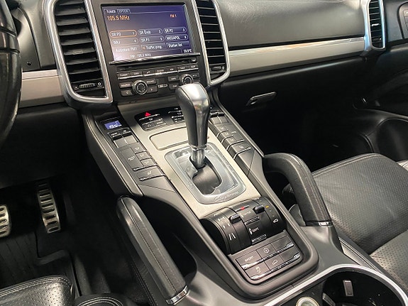 Porsche Cayenne Turbo 22 of 22