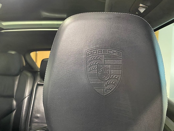 Porsche Cayenne Turbo 14 of 22