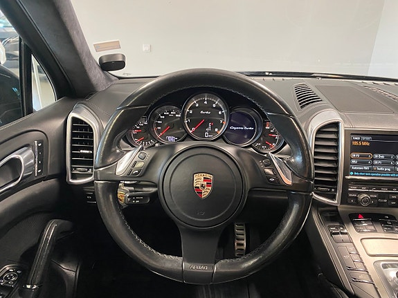 Porsche Cayenne Turbo 16 of 22