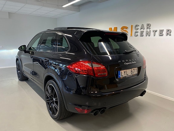 Porsche Cayenne Turbo 8 of 22