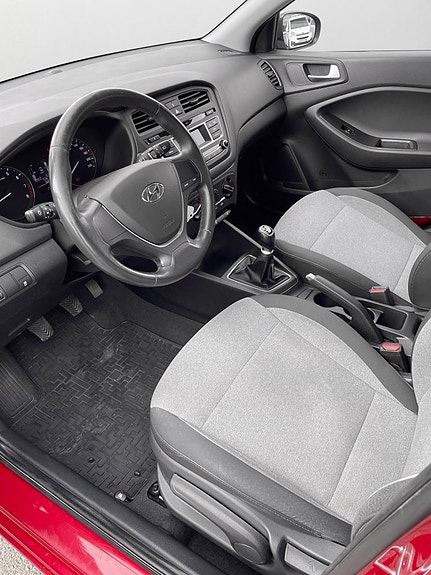 Hyundai i20 8 of 13