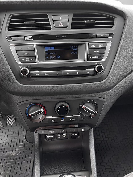 Hyundai i20 10 of 13