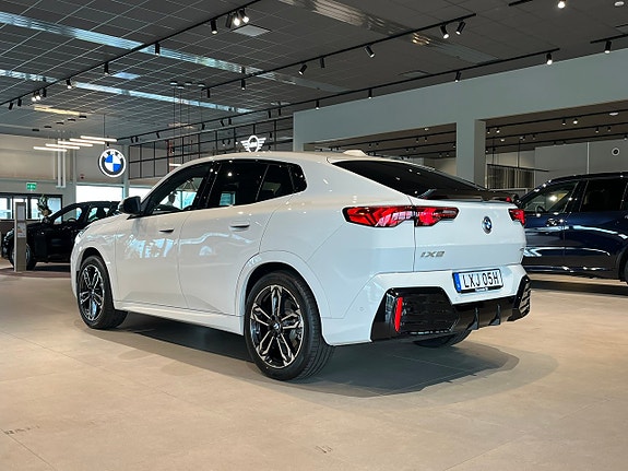 BMW iX2 6 of 17