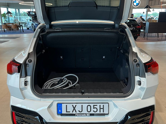 BMW iX2 16 of 17