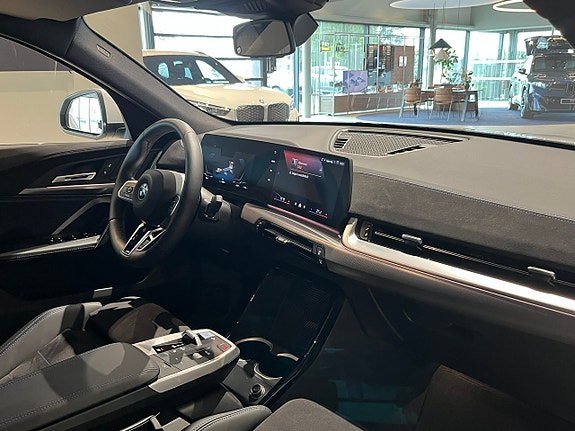 BMW iX2 14 of 17