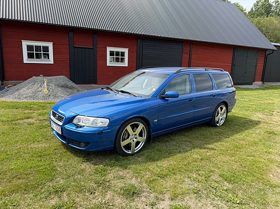 Volvo V70 2 of 3
