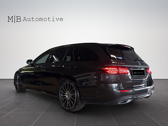 Mercedes-Benz E450 4 of 5