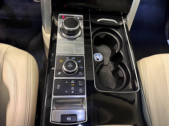 Land Rover Range Rover 27 of 30