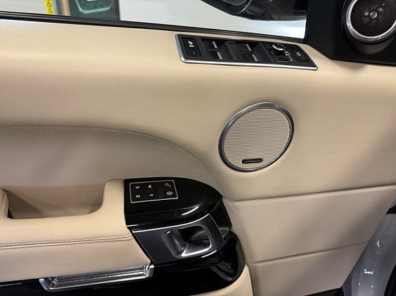 Land Rover Range Rover 24 of 30