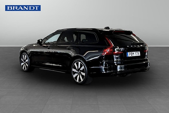 Volvo V90 2 of 5