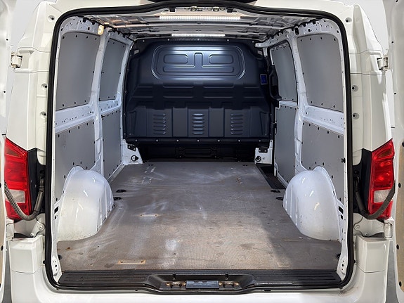 Mercedes-Benz Vito 108 11 of 17