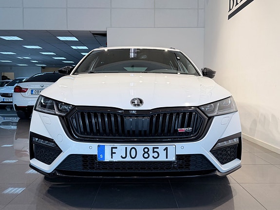 Skoda Octavia 2 of 5