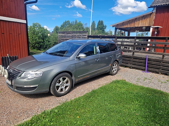 Volkswagen Passat 2 of 3