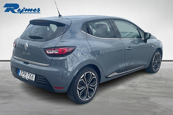 Renault Clio IV 4 of 5