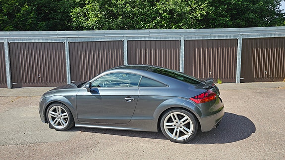 Audi TT 3 of 5