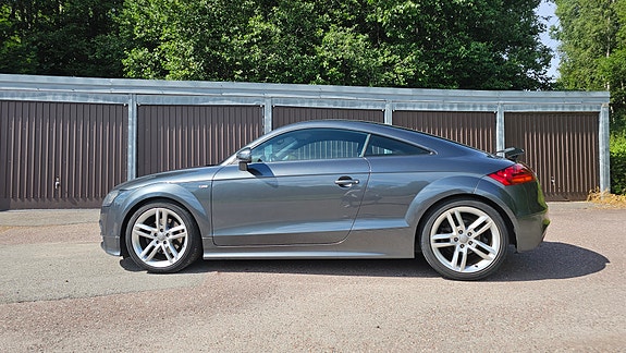 Audi TT 2 of 5