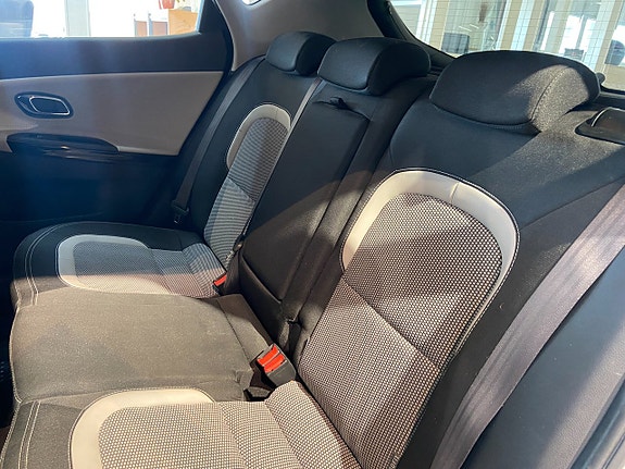 Kia Ceed 9 of 12