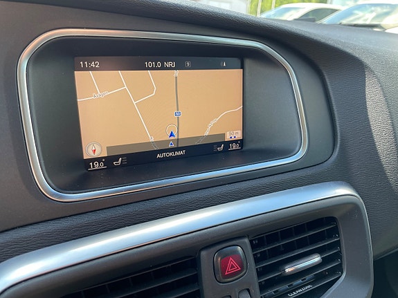 Volvo V40 Cross Country 7 of 10
