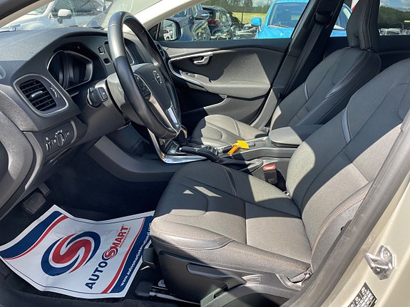 Volvo V40 Cross Country 4 of 10