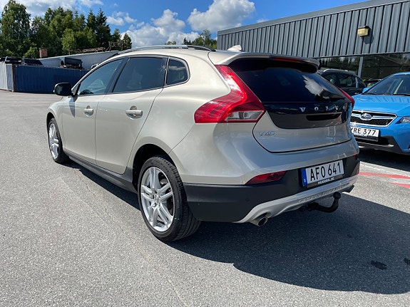 Volvo V40 Cross Country 3 of 10