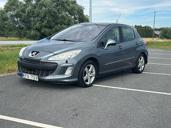 Peugeot 308 2 of 5