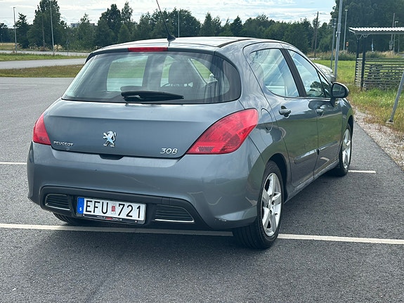 Peugeot 308 4 of 5