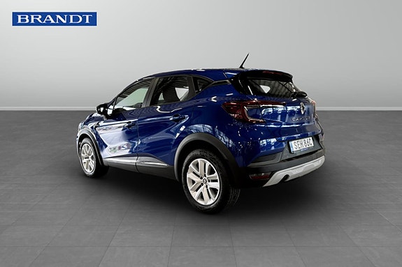 Renault Captur 3 of 5